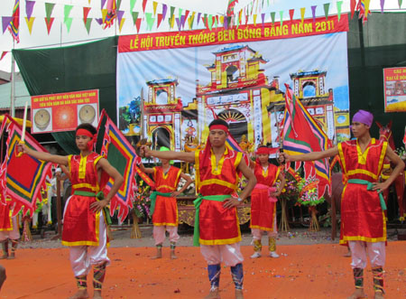 Từng bừng lễ hội Đền Đồng Bằng